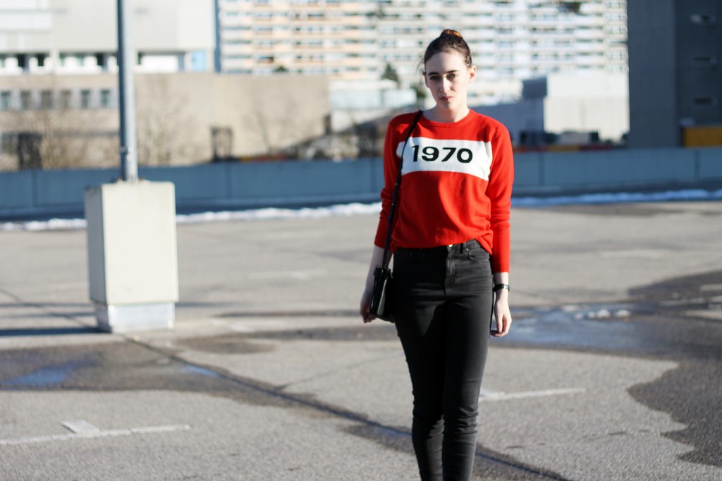 bella freud jumper red 1970 grey high waist skinny jeans acne pistol boots celine trio munichparis fashionblog
